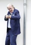 Fijnaart 31 mei 2024
BBQ bij fam Bauer in de tuin . Frans Bauer maakt samen met Lee Towers bekend dat hij dit jaar twee keer in Ahoy op graat treden. Aanwezig Frans Bauer Mariska Bauer Christiaan Bauer ( met vriendin Kim) Frans Bauer jr Jan Bauer en Lucas Bauer .