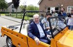 Fijnaart 31 mei 2024
BBQ bij fam Bauer in de tuin . Frans Bauer maakt samen met Lee Towers bekend dat hij dit jaar twee keer in Ahoy op graat treden. Aanwezig Frans Bauer Mariska Bauer Christiaan Bauer ( met vriendin Kim) Frans Bauer jr Jan Bauer en Lucas Bauer . Lee Towers en zanger Kafke