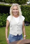 Fijnaart 31 mei 2024
BBQ bij fam Bauer in de tuin . Frans Bauer maakt samen met Lee Towers bekend dat hij dit jaar twee keer in Ahoy op graat treden. Aanwezig Frans Bauer Mariska Bauer Christiaan Bauer ( met vriendin Kim) Frans Bauer jr Jan Bauer en Lucas Bauer .