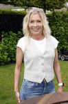 Fijnaart 31 mei 2024
BBQ bij fam Bauer in de tuin . Frans Bauer maakt samen met Lee Towers bekend dat hij dit jaar twee keer in Ahoy op graat treden. Aanwezig Frans Bauer Mariska Bauer Christiaan Bauer ( met vriendin Kim) Frans Bauer jr Jan Bauer en Lucas Bauer .