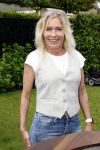 Fijnaart 31 mei 2024
BBQ bij fam Bauer in de tuin . Frans Bauer maakt samen met Lee Towers bekend dat hij dit jaar twee keer in Ahoy op graat treden. Aanwezig Frans Bauer Mariska Bauer Christiaan Bauer ( met vriendin Kim) Frans Bauer jr Jan Bauer en Lucas Bauer .