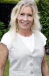 Fijnaart 31 mei 2024
BBQ bij fam Bauer in de tuin . Frans Bauer maakt samen met Lee Towers bekend dat hij dit jaar twee keer in Ahoy op graat treden. Aanwezig Frans Bauer Mariska Bauer Christiaan Bauer ( met vriendin Kim) Frans Bauer jr Jan Bauer en Lucas Bauer .