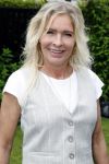 Fijnaart 31 mei 2024
BBQ bij fam Bauer in de tuin . Frans Bauer maakt samen met Lee Towers bekend dat hij dit jaar twee keer in Ahoy op graat treden. Aanwezig Frans Bauer Mariska Bauer Christiaan Bauer ( met vriendin Kim) Frans Bauer jr Jan Bauer en Lucas Bauer .