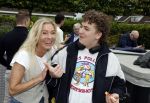 Fijnaart 31 mei 2024
BBQ bij fam Bauer in de tuin . Frans Bauer maakt samen met Lee Towers bekend dat hij dit jaar twee keer in Ahoy op graat treden. Aanwezig Frans Bauer Mariska Bauer Christiaan Bauer ( met vriendin Kim) Frans Bauer jr Jan Bauer en Lucas Bauer .