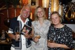 Noordwijk 25 juni 2024
Boek presentatie Timon Moll geschreven door Jan Dijkgraaf over de Familie Meiland . De presentatie was in de winkel van Montana Meiland en ook Martien Meiland en Erica Meiland waren aanwezig.