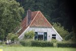 EEfde 22 juni 2024
Mathijs v Nieuwkerk en zijn viendin Martha Riemsma zouden op deze dag trouwen maar huwelijk werd afgeblazen . Deze dag werd er bij hyn huis aan een nieuw zwembad gewerkt.
