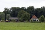 EEfde 22 juni 2024
Mathijs v Nieuwkerk en zijn viendin Martha Riemsma zouden op deze dag trouwen maar huwelijk werd afgeblazen . Deze dag werd er bij hyn huis aan een nieuw zwembad gewerkt.