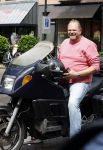 Amsterdam 20 juni 2024
Menno Kohler op zijn motor . Menno is ruim 40 kg afgevallen .