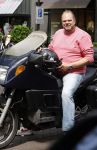 Amsterdam 20 juni 2024
Menno Kohler op zijn motor . Menno is ruim 40 kg afgevallen .