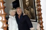 Naarden 19 juni 2024
Presentatie stormer sloep ism Monique des Bouvrie bij het Arsenaal. Bob Wisse en Jan des Bouvrie jr  zijn al hun hele leven vrienden . Monique des Bouvrie met partner Otto Klein