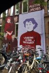 Groningen 1 juni 2024
Prinses Amalia zou vanaf volgend schooljaar aan de universiteit van Groningen gaan studeren . Ze is meerdere keren gezien bij VV dagen bij studentenvereiniging Vindicat . Muurschildering Aletha Jacobs