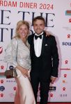 Amsterdam 8 juni 2024
Het Amsterdam diner in AFAS live . Vele Bekende mensen en zakenmensen kwamen naar het gala waar geld opgehaald wordt voor het aids fonds. Petra Ruijs met schoonzoon