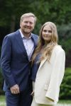 Den Haag 7 juni 2024
Fotouurte met de koninklijke familie op Huis ten Bosch .
Aanwezig Koning Willem Alexander Koningin Maxima Prinses Amalia Prinses Alexia Prinses Ariane en hun hondje Rambo.