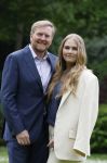 Den Haag 7 juni 2024
Fotouurte met de koninklijke familie op Huis ten Bosch .
Aanwezig Koning Willem Alexander Koningin Maxima Prinses Amalia Prinses Alexia Prinses Ariane en hun hondje Rambo.