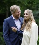 Den Haag 7 juni 2024
Fotouurte met de koninklijke familie op Huis ten Bosch .
Aanwezig Koning Willem Alexander Koningin Maxima Prinses Amalia Prinses Alexia Prinses Ariane en hun hondje Rambo.