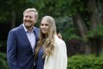 Den Haag 7 juni 2024
Fotouurte met de koninklijke familie op Huis ten Bosch .
Aanwezig Koning Willem Alexander Koningin Maxima Prinses Amalia Prinses Alexia Prinses Ariane en hun hondje Rambo.