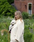 Den Haag 7 juni 2024
Fotouurte met de koninklijke familie op Huis ten Bosch .
Aanwezig Koning Willem Alexander Koningin Maxima Prinses Amalia Prinses Alexia Prinses Ariane en hun hondje Rambo.