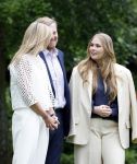 Den Haag 7 juni 2024
Fotouurte met de koninklijke familie op Huis ten Bosch .
Aanwezig Koning Willem Alexander Koningin Maxima Prinses Amalia Prinses Alexia Prinses Ariane en hun hondje Rambo.