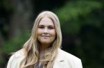 Den Haag 7 juni 2024
Fotouurte met de koninklijke familie op Huis ten Bosch .
Aanwezig Koning Willem Alexander Koningin Maxima Prinses Amalia Prinses Alexia Prinses Ariane en hun hondje Rambo.