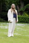 Den Haag 7 juni 2024
Fotouurte met de koninklijke familie op Huis ten Bosch .
Aanwezig Koning Willem Alexander Koningin Maxima Prinses Amalia Prinses Alexia Prinses Ariane en hun hondje Rambo.