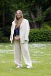 Den Haag 7 juni 2024
Fotouurte met de koninklijke familie op Huis ten Bosch .
Aanwezig Koning Willem Alexander Koningin Maxima Prinses Amalia Prinses Alexia Prinses Ariane en hun hondje Rambo.