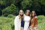 Den Haag 7 juni 2024
Fotouurte met de koninklijke familie op Huis ten Bosch .
Aanwezig Koning Willem Alexander Koningin Maxima Prinses Amalia Prinses Alexia Prinses Ariane en hun hondje Rambo.