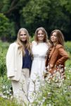 Den Haag 7 juni 2024
Fotouurte met de koninklijke familie op Huis ten Bosch .
Aanwezig Koning Willem Alexander Koningin Maxima Prinses Amalia Prinses Alexia Prinses Ariane en hun hondje Rambo.