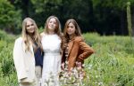 Den Haag 7 juni 2024
Fotouurte met de koninklijke familie op Huis ten Bosch .
Aanwezig Koning Willem Alexander Koningin Maxima Prinses Amalia Prinses Alexia Prinses Ariane en hun hondje Rambo.