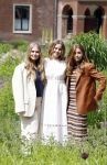 Den Haag 7 juni 2024
Fotouurte met de koninklijke familie op Huis ten Bosch .
Aanwezig Koning Willem Alexander Koningin Maxima Prinses Amalia Prinses Alexia Prinses Ariane en hun hondje Rambo.