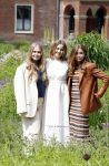 Den Haag 7 juni 2024
Fotouurte met de koninklijke familie op Huis ten Bosch .
Aanwezig Koning Willem Alexander Koningin Maxima Prinses Amalia Prinses Alexia Prinses Ariane en hun hondje Rambo.