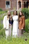 Den Haag 7 juni 2024
Fotouurte met de koninklijke familie op Huis ten Bosch .
Aanwezig Koning Willem Alexander Koningin Maxima Prinses Amalia Prinses Alexia Prinses Ariane en hun hondje Rambo.