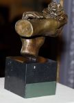 Den Haag 13 juni 2024
Prinses Margarita en Cees Wijburg arriveren bij Hotel des Indes voor de nationale veteranendag. Prinses Margarita maakte een bronzen beeld met een hand en een Anjer