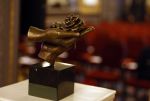 Den Haag 13 juni 2024
Prinses Margarita en Cees Wijburg arriveren bij Hotel des Indes voor de nationale veteranendag. Prinses Margarita maakte een bronzen beeld met een hand en een Anjer