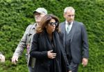 Rotterdam 14 juni 2024 
Begrafenis en besloten kring van Jan v Galen de vader van Rachel Hazes op begraafplaats Hofwijk in de witte kapel. Aanwezig beste vrienden Jaqueline Laats Jeanine Heruer Joop Kruis Ricardo Klaverdijk en Loes v Katwijk