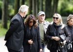 Rotterdam 14 juni 2024 
Begrafenis en besloten kring van Jan v Galen de vader van Rachel Hazes op begraafplaats Hofwijk in de witte kapel. Aanwezig beste vrienden Jaqueline Laats Jeanine Heruer Joop Kruis Ricardo Klaverdijk en Loes v Katwijk