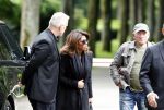 Rotterdam 14 juni 2024 
Begrafenis en besloten kring van Jan v Galen de vader van Rachel Hazes op begraafplaats Hofwijk in de witte kapel. Aanwezig beste vrienden Jaqueline Laats Jeanine Heruer Joop Kruis Ricardo Klaverdijk en Loes v Katwijk