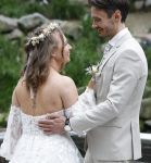 Arnhem 27 mei 2024
Trouwen Robbert de Nijs en zijn vrouw Sharon in Burgers Zoo. Zijn vader Rob de Nijs en moeder Belinda Meuldijk waren de getuigen .