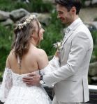 Arnhem 27 mei 2024
Trouwen Robbert de Nijs en zijn vrouw Sharon in Burgers Zoo. Zijn vader Rob de Nijs en moeder Belinda Meuldijk waren de getuigen .