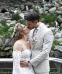 Arnhem 27 mei 2024
Trouwen Robbert de Nijs en zijn vrouw Sharon in Burgers Zoo. Zijn vader Rob de Nijs en moeder Belinda Meuldijk waren de getuigen .