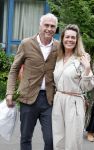 Amsterdam 4 juni 2024
Boekpresentatie Debbie de Jong van B&B Vol liefde . Suus Schenk met partner