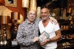 Noordwijk 25 juni 2024
Boek presentatie Timon Moll geschreven door Jan Dijkgraaf over de Familie Meiland . De presentatie was in de winkel van Montana Meiland en ook Martien Meiland en Erica Meiland waren aanwezig.