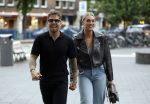 Amsterdam 26 juni 2025
Andre Hazes hand in hand met zijn nieuwe vriendin Noa Braaf op de beethovenstraat.