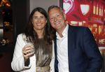 Amsterdam 1 juni 2025
Rene Froger krijgt na de laatste toppers in concert een koninklijke onderscheiding in de Johan Cruyff arena . Barbara de Reijke en Arthur van Dijk