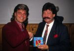 30 Oktober 1992
Ad v d Hurk (Andy de Witt) bij uitreiking van zijn CD samen met Chiel Montagne
Foto Peter Smulders Bv
