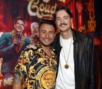 Amsterdam 1 juni 2025
Rene Froger krijgt na de laatste toppers in concert een koninklijke onderscheiding in de Johan Cruyff arena . Danny Froger en Bram Krikke
