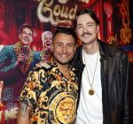 Amsterdam 1 juni 2025
Rene Froger krijgt na de laatste toppers in concert een koninklijke onderscheiding in de Johan Cruyff arena . Danny Froger en Bram Krikke