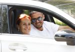 Amsterdam 19 juni 2025
Donny Roelvink samen met zijn moeder Lucienne  in de auto