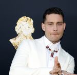 Amsterdam 2 juni 2025
Uitreiking Buma prijzen in de schouwburg van Amsterdam. Douwe Bob kwam met zijn vrouw