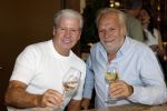 Amsterdam 11 juni 2025
Presentatie cd Wesly Bronkhorst bij grandcafe de Heinekenhoek. Dries Roelvink met manager Frank Wisse