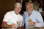 Amsterdam 11 juni 2025
Presentatie cd Wesly Bronkhorst bij grandcafe de Heinekenhoek. Dries Roelvink met manager Frank Wisse